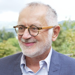 Avatar https://d1p2aimeyx6kdr.cloudfront.net/masterclub/2025-post/03_badass/photos_v2/sante.jpg