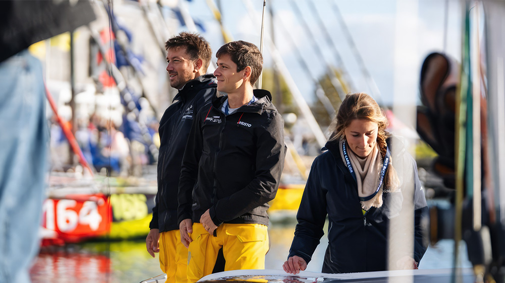 Helvetia Assurances France renouvelle son partenariat avec Cédric Chateau et Guillaume Pirouelle pour la saison 2025 2026