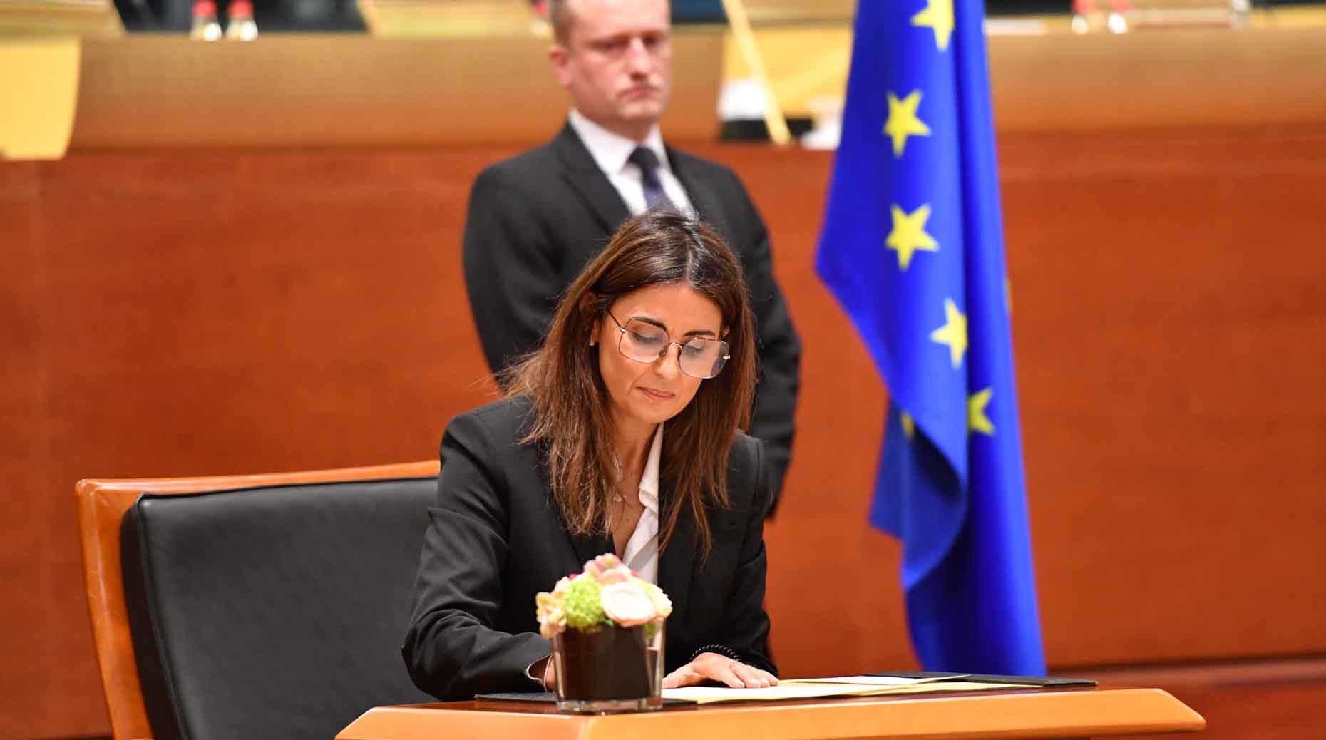 Visuel Omnibus : La médiatrice européenne conteste les pratiques de la Commission